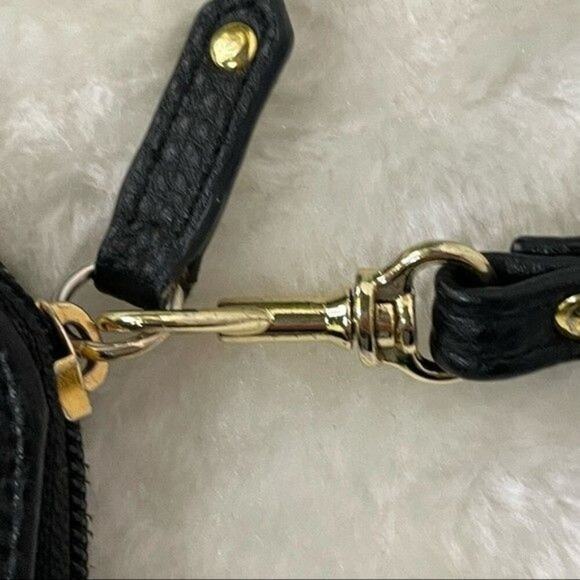 Buxton Wristet Zippered Travel Organize Convenient Pebbled Black - Picture 13 of 13